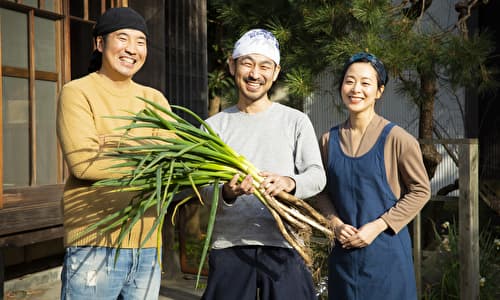 男女3人組のネギ農家